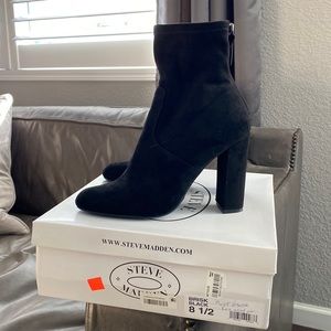 Steve Madden Brisk Booties - worn twice - suede black. Size 8.5 -4in heel